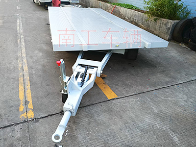 大型船体运输开云中国3I.jpg